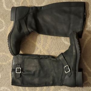 Womens boots. Suede feel black